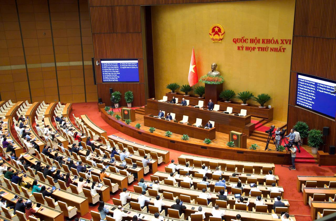 Đồng chí Phó Trưởng Đoàn ĐBQH chuyên trách tỉnh Thái Nguyên thảo luận tại Hội trường về Dự án Luật sửa đổi, bổ sung một số điều của Luật Trợ giúp pháp lý